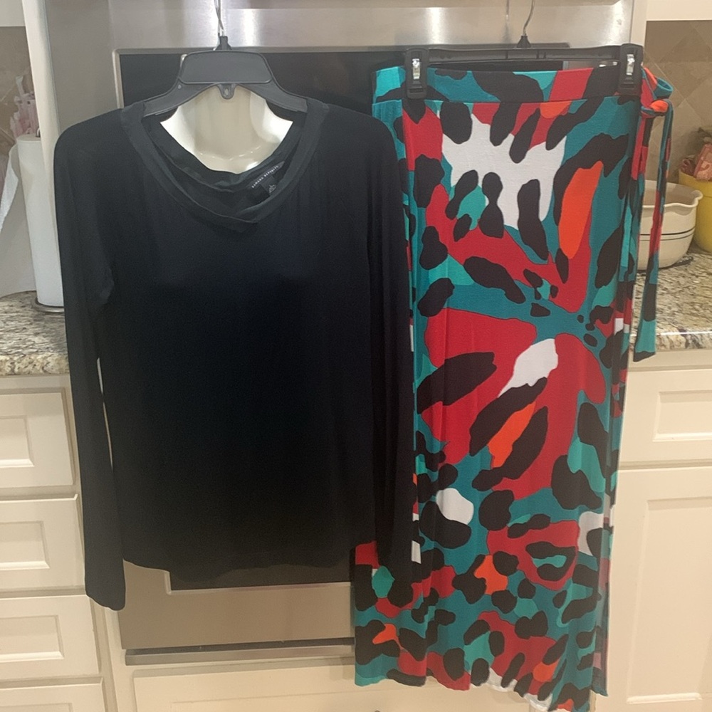 Maxi skirt and top set. Top is a large and skirt is a med both are soft/strechy